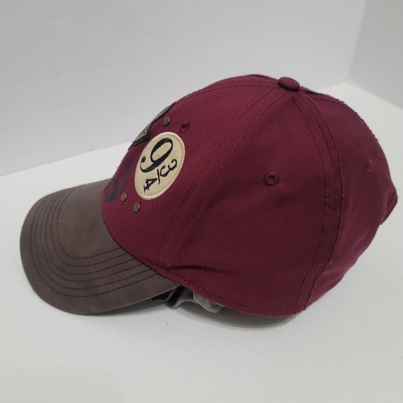 Harry Potter Platform 9 3/4 Maroon Hat Wizarding World Universal Studios OSFM - Picture 4 of 11